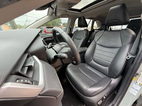 Used 2022 Toyota RAV4 XLE Premium image 10