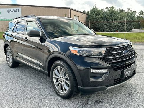 Used 2020 Ford Explorer XLT w/ Equipment Group 202A RWD image 2