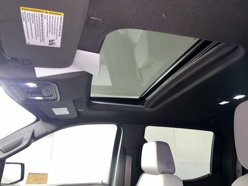 Used 2022 Chevrolet Silverado 1500 LTZ w/ LTZ Premium Package AWD/4WD image 25