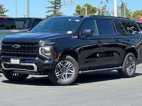 Used 2025 Chevrolet Suburban Z71 AWD/4WD image 9