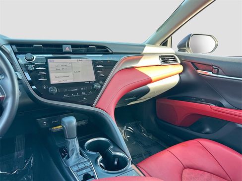 Used 2019 Toyota Camry XSE image 21