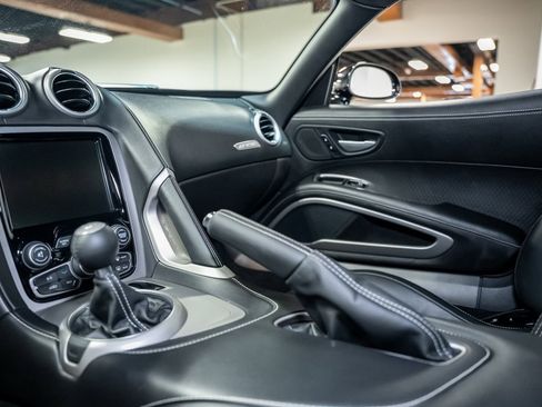 Used 2013 SRT Viper GTS w/ GTS Laguna Interior Pkg image 38