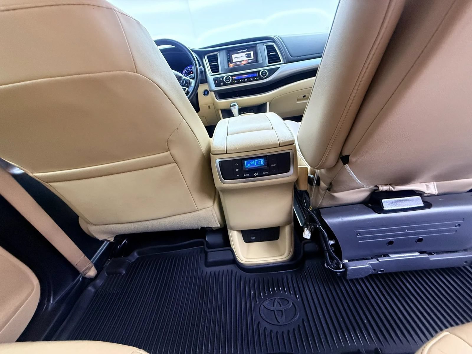 Used 2019 Toyota Highlander XLE AWD/4WD image 30