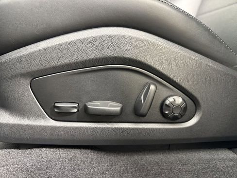 Certified 2025 Porsche Macan 4 Electric image 41