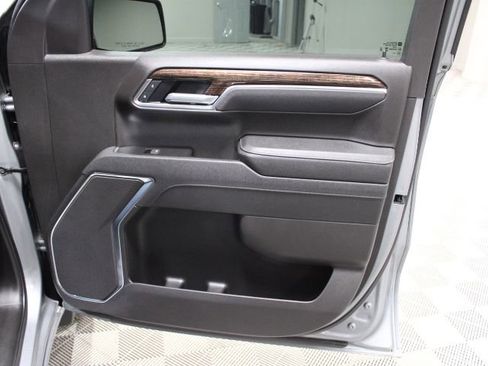 Used 2025 GMC Sierra 1500 Elevation image 24