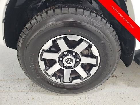 Certified 2024 Toyota 4Runner TRD Off-Road image 10