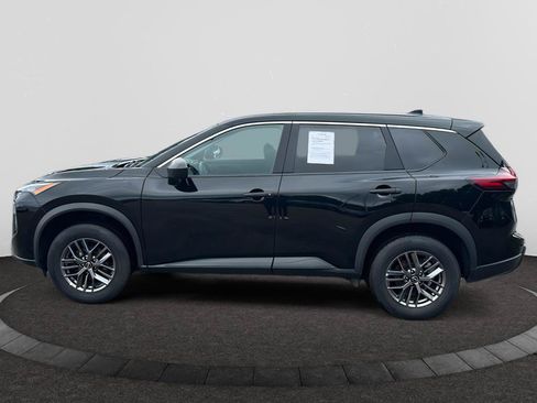 Used 2024 Nissan Rogue S AWD/4WD image 2