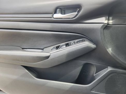Used 2024 Nissan Altima 2.5 SV FWD image 17