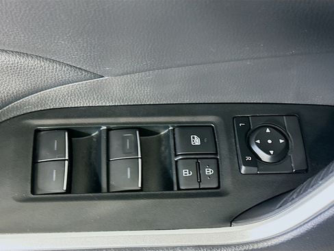 Used 2025 Toyota RAV4 XLE FWD image 15