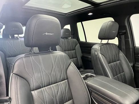 Used 2025 Buick Enclave Avenir w/ Super Cruise Package image 7