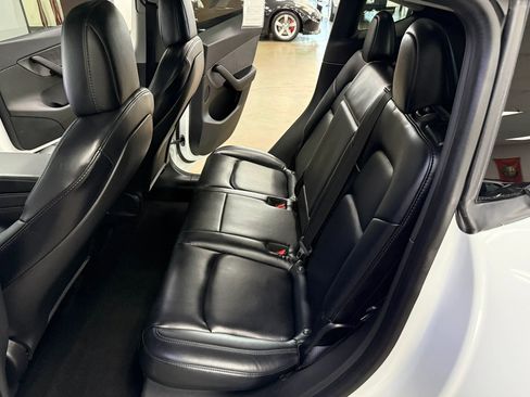 Used 2021 Tesla Model Y Long Range AWD/4WD image 17