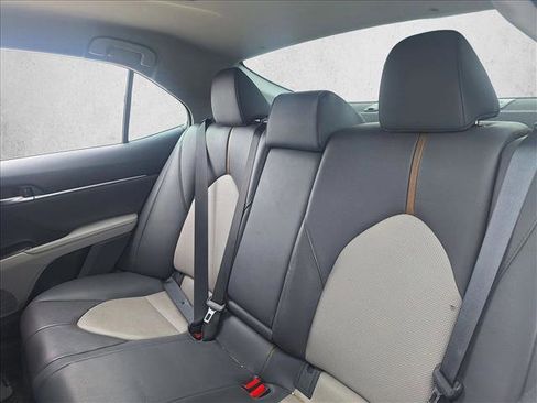 Used 2020 Toyota Camry XLE FWD image 15