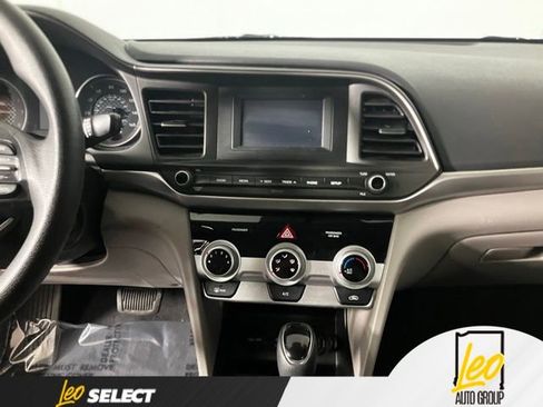 Used 2019 Hyundai Elantra SE FWD image 12