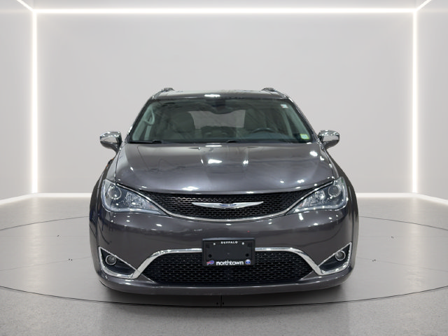 Used 2017 Chrysler Pacifica Limited w/ UConnect Theater Package FWD image 9