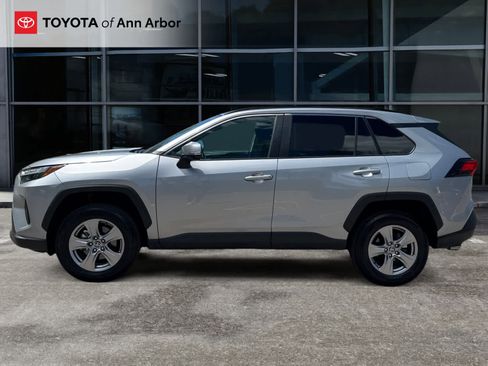 Used 2025 Toyota RAV4 XLE AWD/4WD image 8
