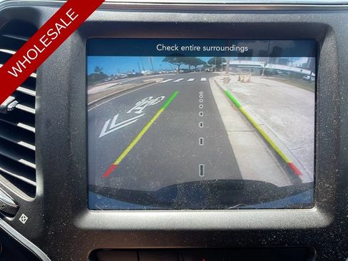 Used 2019 Jeep Cherokee Trailhawk AWD/4WD image 10