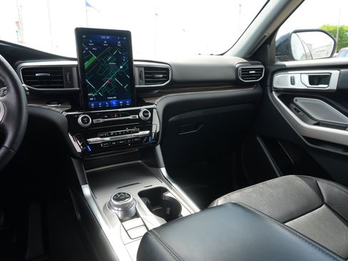 Used 2024 Ford Explorer Limited w/ Limited Technology Package AWD/4WD image 25