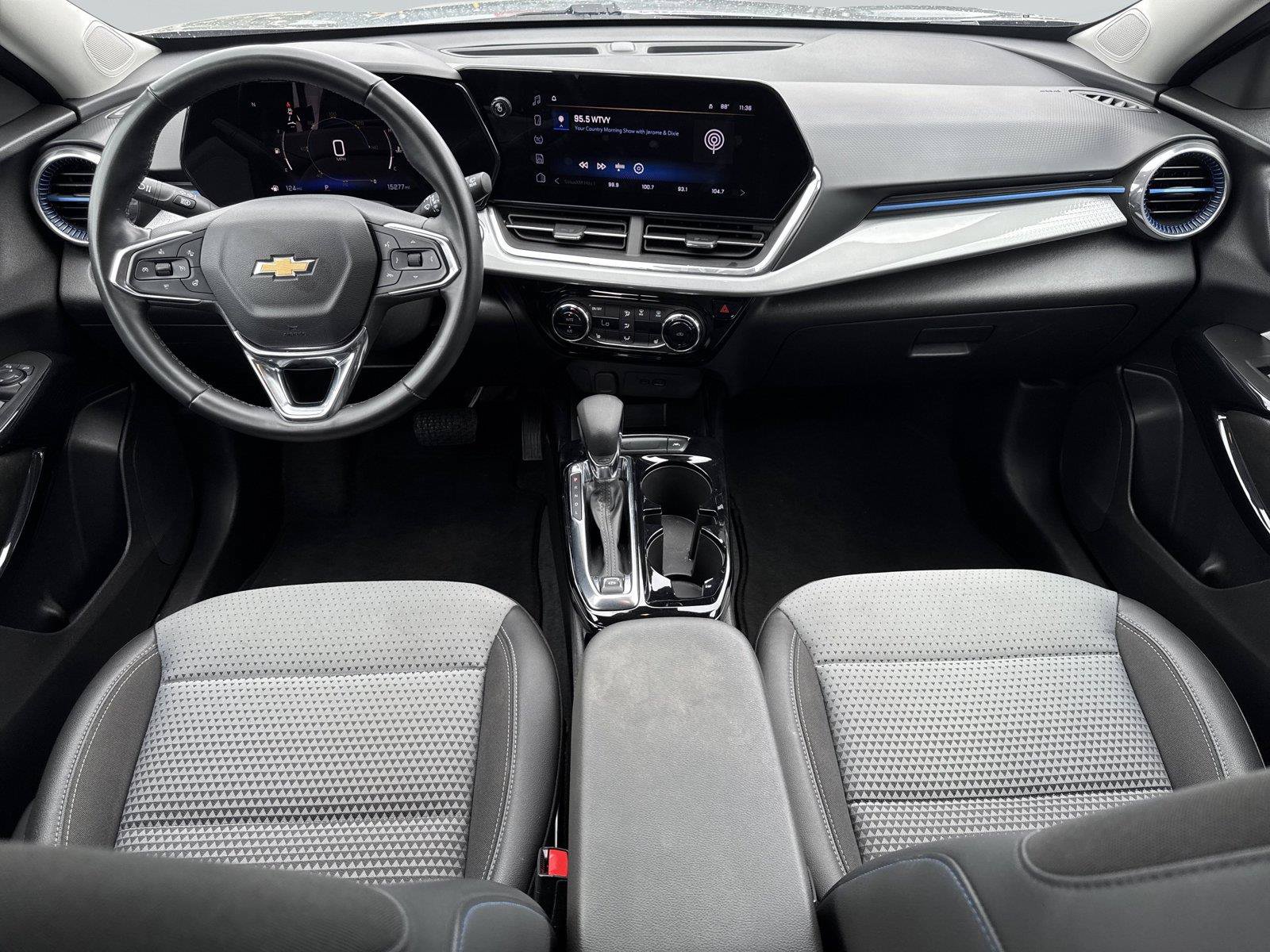 Used 2025 Chevrolet Trax LT w/ Driver Confidence Package FWD image 11