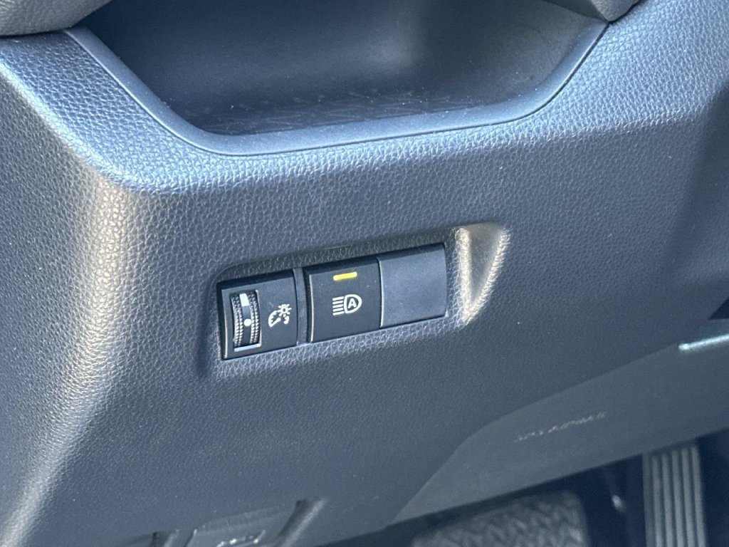 Used 2019 Toyota RAV4 XLE FWD image 23