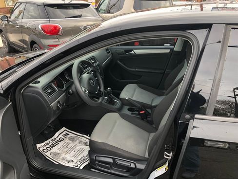 Used 2017 Volkswagen Jetta S image 9