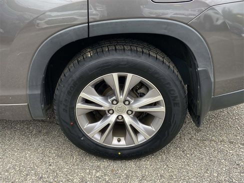 Used 2015 Toyota Highlander XLE image 8