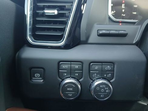 New 2026 GMC Sierra 2500 Denali Ultimate w/ LPO, Black Badging Package image 28