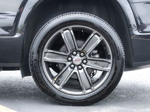 Used 2017 GMC Acadia Denali w/ Technology Package AWD/4WD image 19