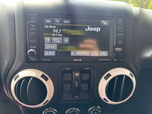 Used 2014 Jeep Wrangler Unlimited Sahara AWD/4WD image 21
