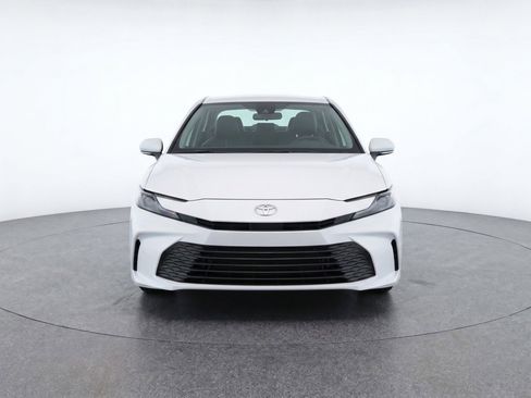 Used 2025 Toyota Camry LE image 2