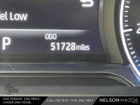 Used 2023 Toyota Venza XLE image 28