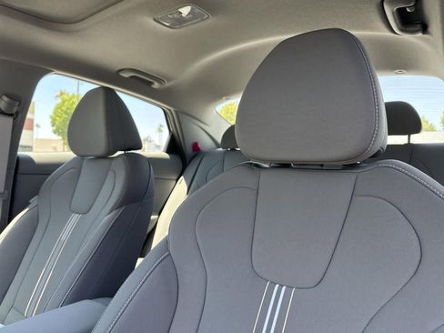 New 2025 Hyundai Elantra SEL image 32
