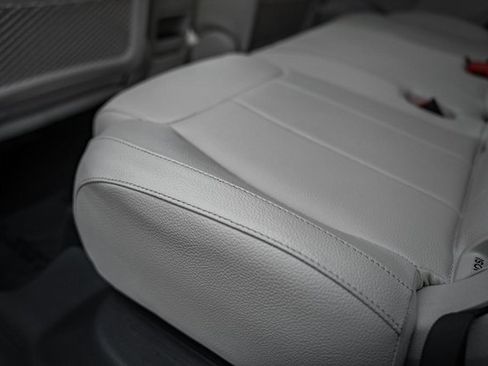 Certified 2025 Mercedes-Benz GLB 250 4MATIC image 32