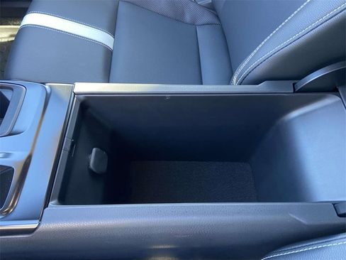 Used 2025 Toyota Camry SE image 25