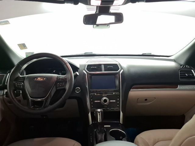 Used 2018 Ford Explorer Limited w/ Equipment Group 301A FWD image 15
