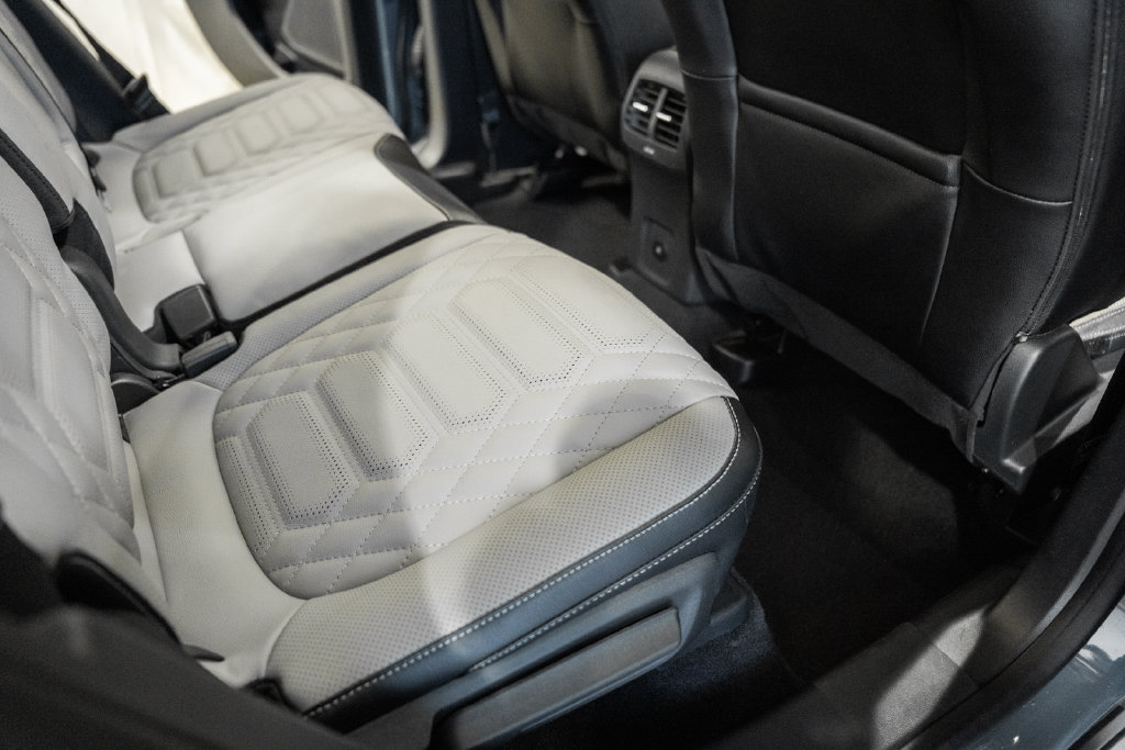 Used 2024 Ford Escape SE w/ PHEV Premium Package FWD image 24
