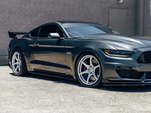 Used 2017 Ford Mustang GT Premium w/ GT Performance Package RWD image 10