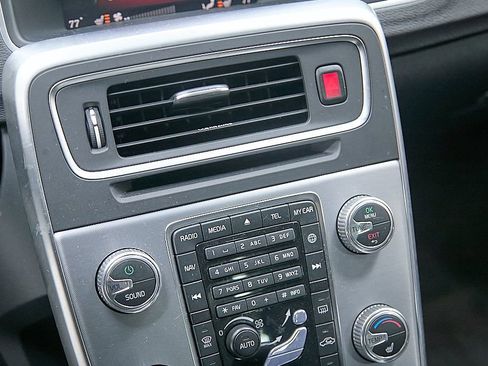 Used 2017 Volvo S60 T5 Inscription Platinum w/ Climate Package image 17