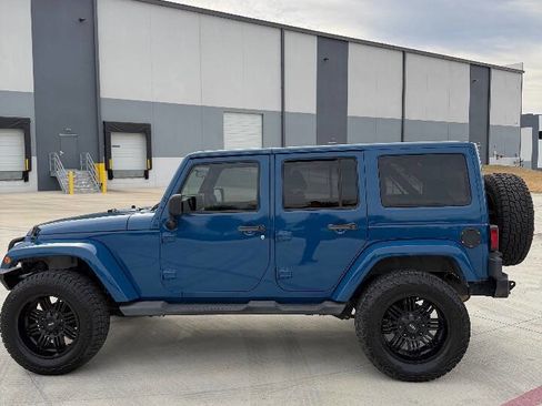 Used 2012 Jeep Wrangler Unlimited Sahara image 7