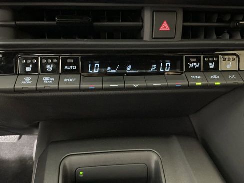 Used 2023 Toyota Crown Platinum image 18