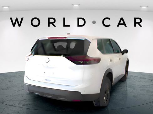 Used 2025 Nissan Rogue S image 9