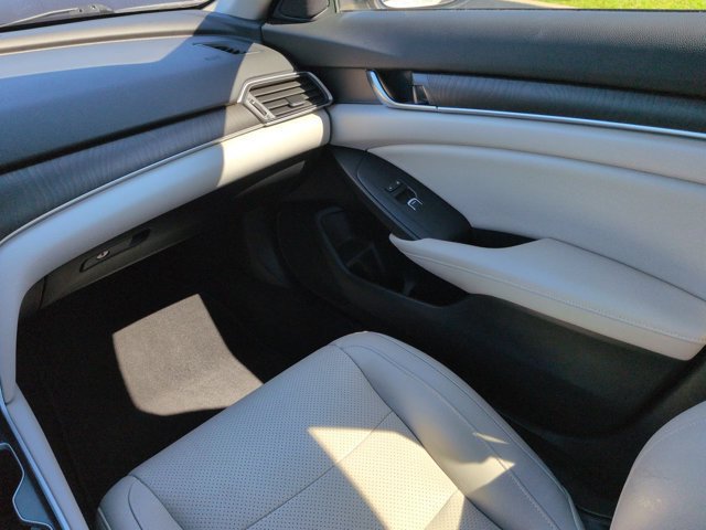 Used 2018 Honda Accord EX image 16