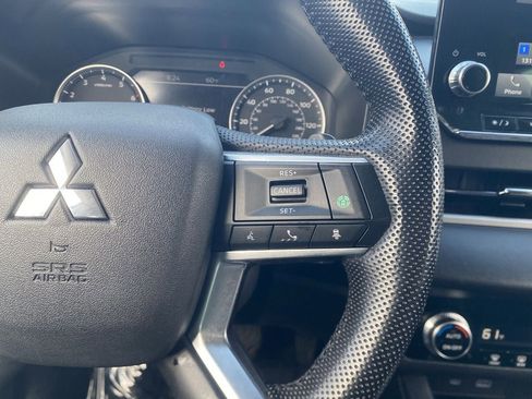 Used 2023 Mitsubishi Outlander SE image 18