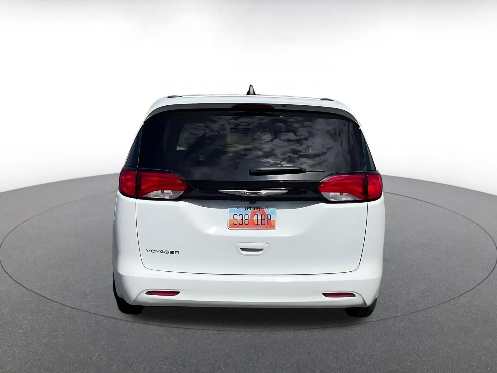 Used 2023 Chrysler Voyager LX FWD image 12