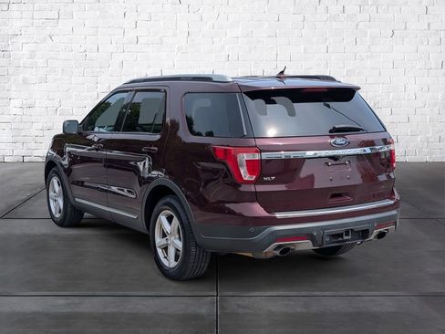 Used 2018 Ford Explorer XLT w/ Equipment Group 202A FWD image 5