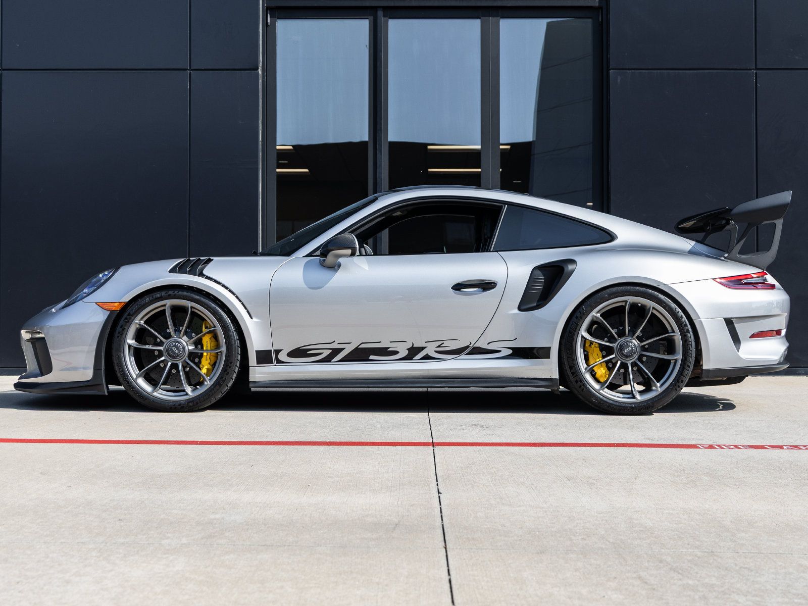 Used 2019 Porsche 911 GT3 RS RWD image 2