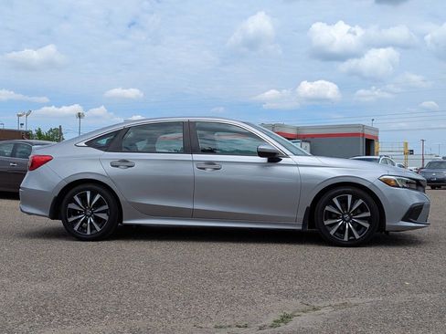 Used 2022 Honda Civic EX image 3