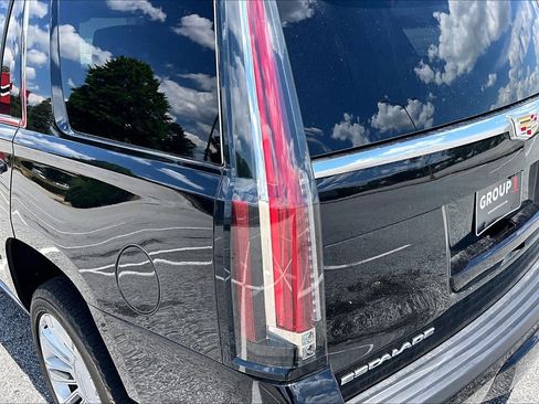 Used 2020 Cadillac Escalade Platinum RWD image 29