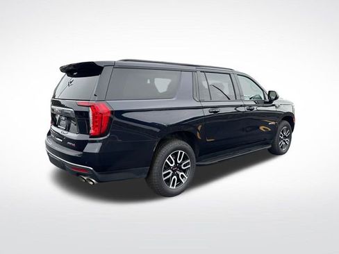 Used 2022 GMC Yukon XL AT4 image 5