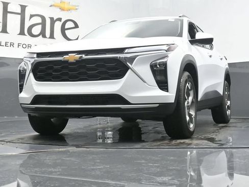 Used 2025 Chevrolet Trax LT w/ LT Convenience Package FWD image 34