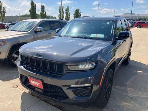 Certified 2023 Jeep Grand Cherokee Limited w/ Black Appearance Package AWD/4WD image 3